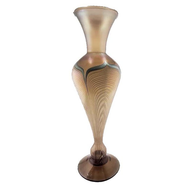 Art Nouveau 1970s Stuart Abelman Hand-Blown 14" Pulled Feather Art Glass Statement Vase For Sale - Image 3 of 6