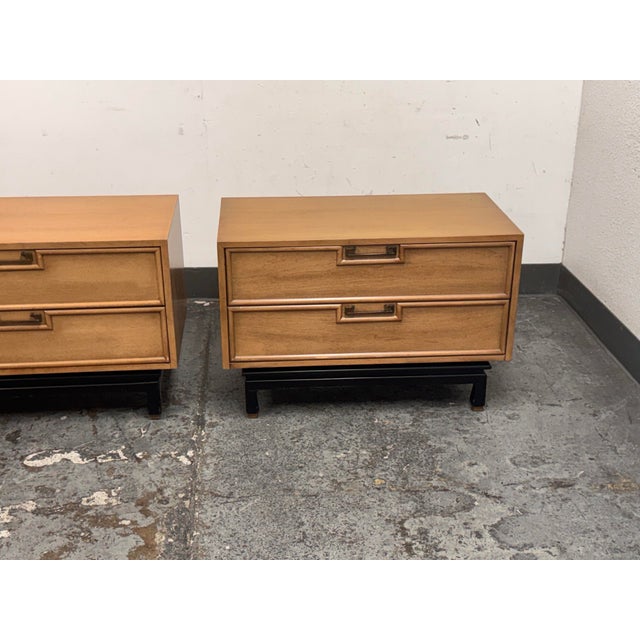 American of Martinsville Vintage American of Martinsville Blonde Walnut Nightstands, Pair For Sale - Image 4 of 12