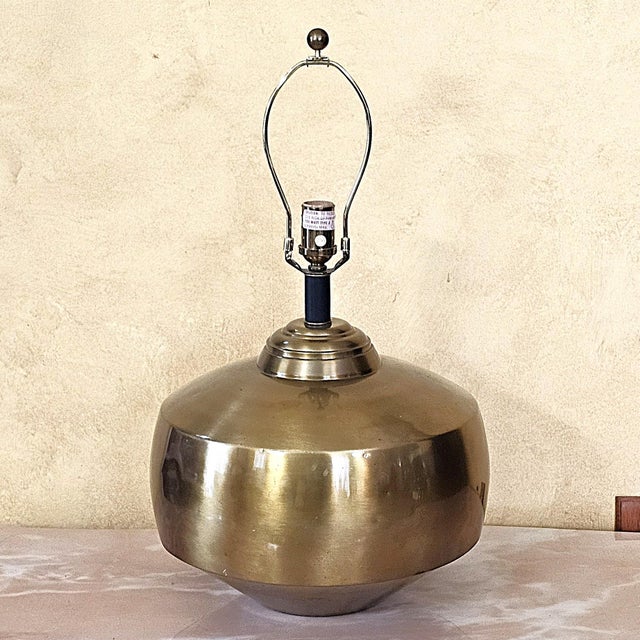 1970s Ethan Allen Mid-Century Modern Antiqued Brass Orb Table Lamp With Drum Shade For Sale In Washington DC - Image 6 of 18