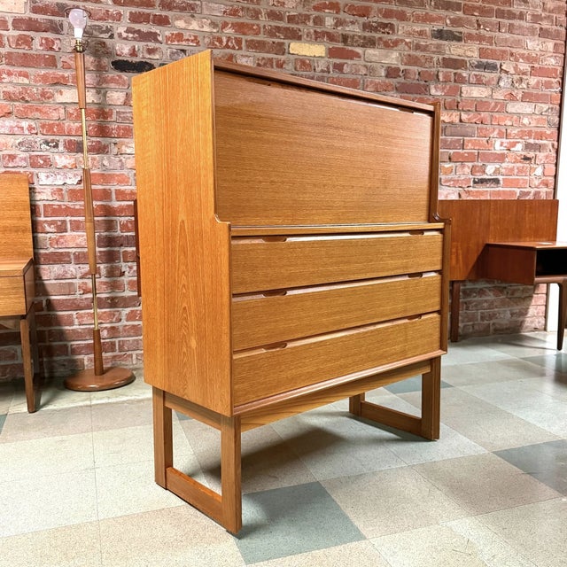 Mid-Century Modern Turnidge of London, Secretary Bureau, Teak, United Kingdom, 1970s For Sale - Image 3 of 8