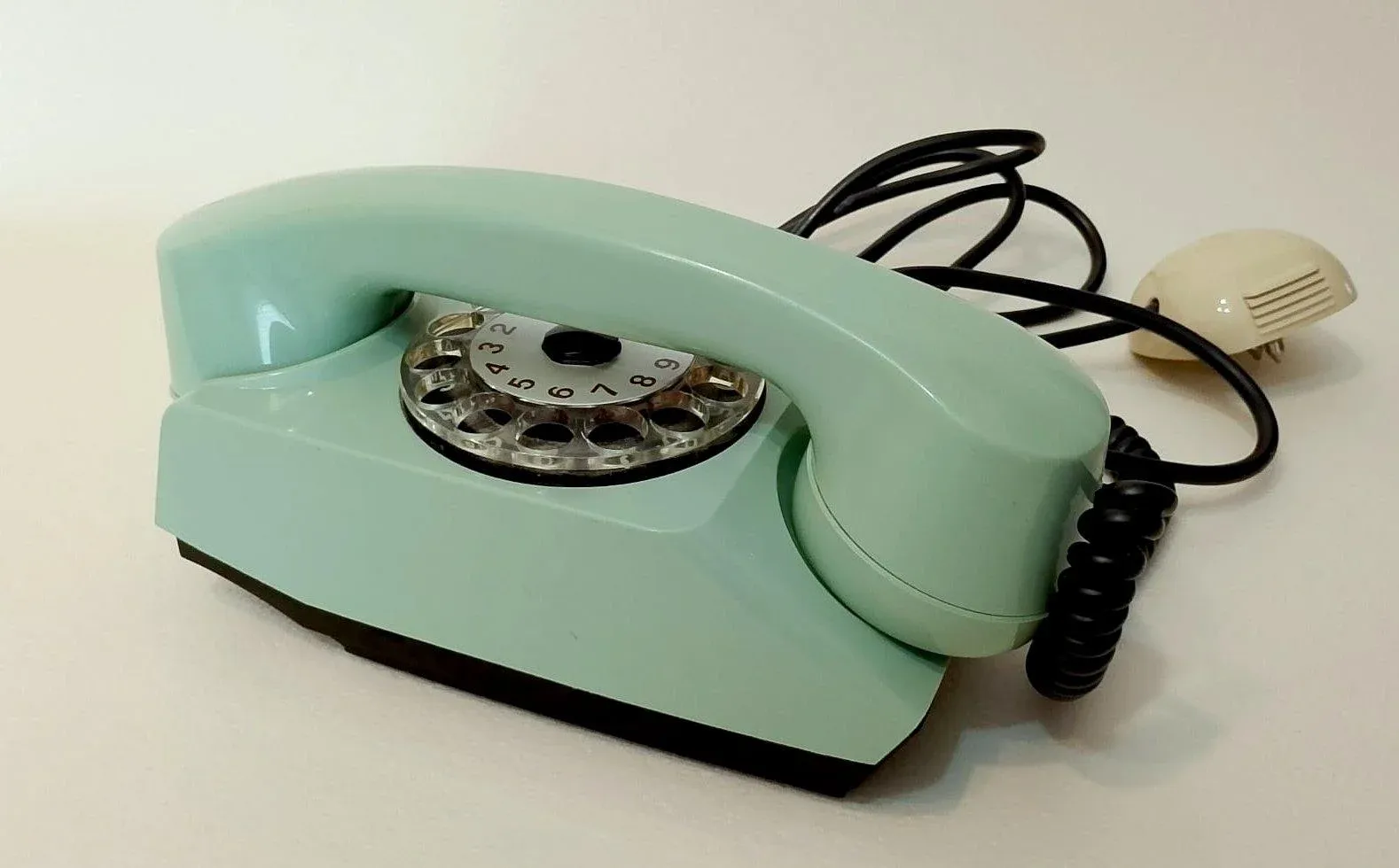 Ancien téléphone, standard téléphonique, bakélite, marron. S I T , années 50's - Collection