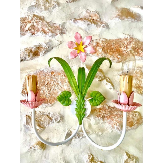 1960s Floral Wall Light in Hand-Painted Tole Metal, Italy, 1960s For Sale - Image 5 of 7