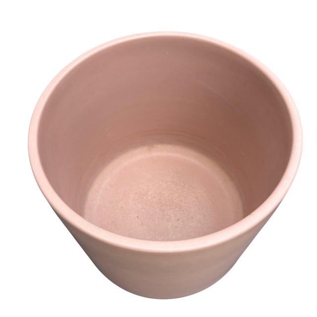 Mid-Century Modern Large 60s Gainey Planter in Matte Dusty Rose Pink Glaze For Sale - Image 3 of 9
