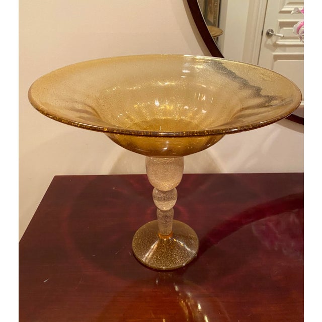 Italian 1980s Murano Style Glass Centerpiece Pedestal Bowl With Gold Leaf Speckles For Sale - Image 3 of 10