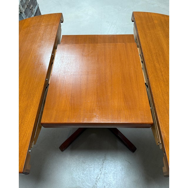 Round Extendable Table from Baumann, 1960s For Sale - Image 13 of 15