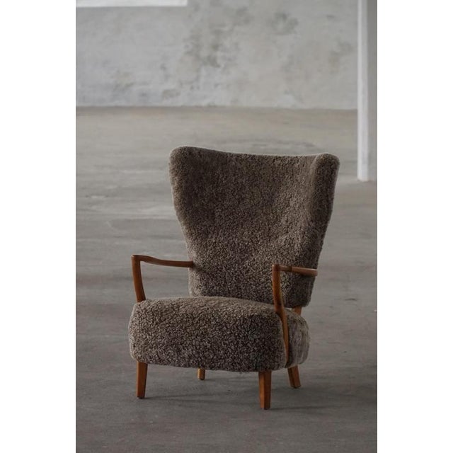 Gold Danish Modern High-Back Lounge Chair in Oak and Lambswool by Viggo Boesen, 1950s For Sale - Image 8 of 18