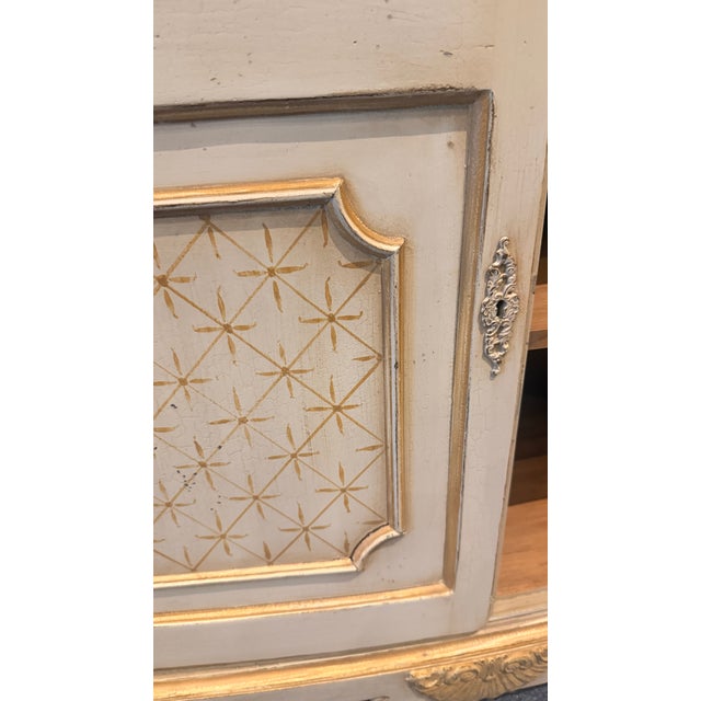 Antique Louis XVI Style Corner Cabinet With Vitrine & French Country Painted Finish For Sale - Image 17 of 17
