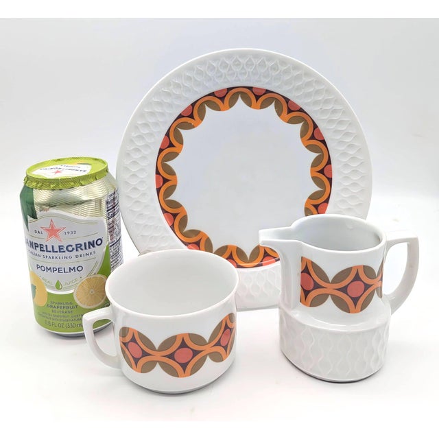 1960s Mid 20th Century Schirnding Bavaria Bone China Tea Cups, Creamer and Dessert Plate, 6 Pieces For Sale - Image 5 of 10