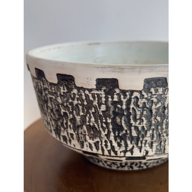 1960s Volcanic Style Pottery Bowl by Hekla Belfeld, Mid Century Scandanavian Style For Sale - Image 4 of 7