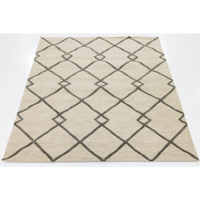 Textile 8x10 Geometric Trellis Hand-Tufted Wool Rug – Neutral Beige & Charcoal For Sale - Image 7 of 10