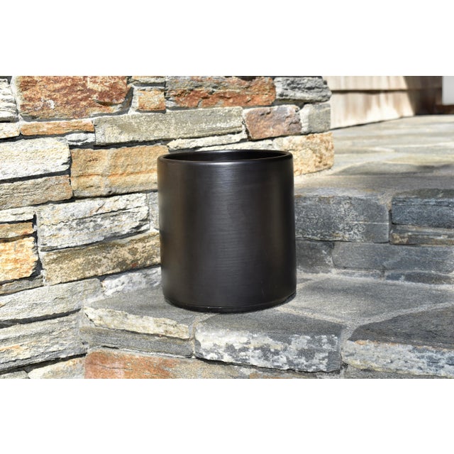 Mid-Century Modern Gainey AC-8 Matte Black Planter Pot For Sale - Image 3 of 11