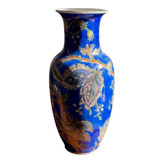 20th-Century Chinese Painted Porcelain Vase For Sale