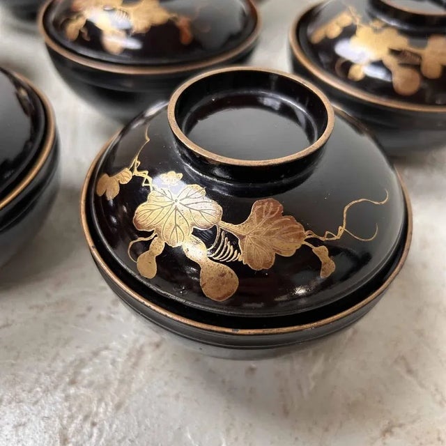 Beautiful black and gold Urushi Rice Bowls with lids, Taishō [大正] (1912-1926). The black lacquered wood is adorned with an...
