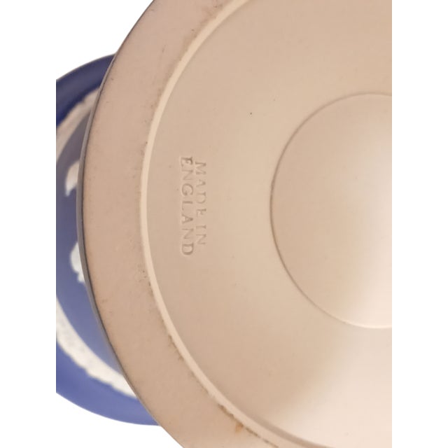 Pristine Vintage Wedgewood Cobalt Blue Jasperware Trumpet Frog Vase Circa 1969 For Sale - Image 9 of 13