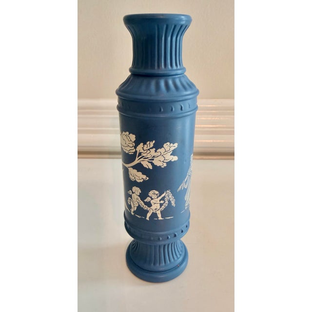 English Vintage Blue & White Neoclassical Jasperware-Style Pedestal Vase For Sale - Image 3 of 8