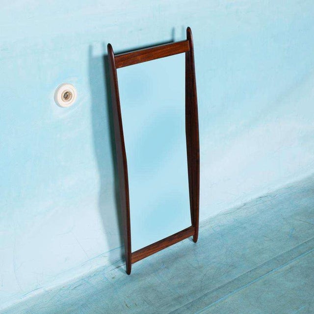 This large Scandinavian mirror from the 1960s invites you to pause for a moment. The frame is crafted from solid teak and...