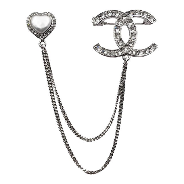 Chanel Brand New Silver CC crystal Heart Pin Link Brooch For Sale