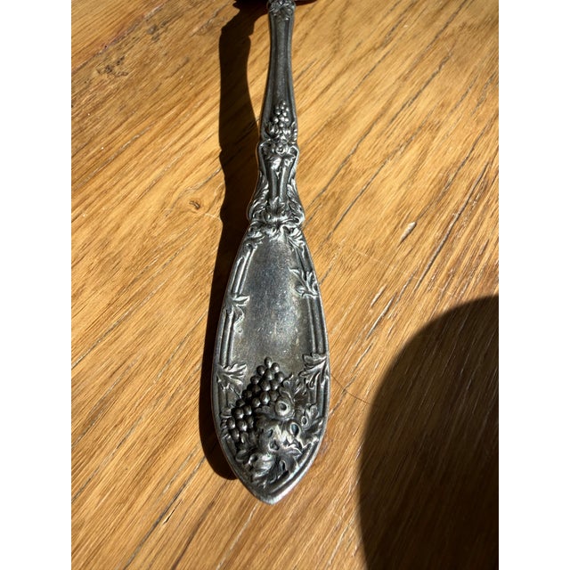 Oneida Antique Silver-Plate Art Nouveau "La Vigne" Decorative Meat Serving Fork -1908 For Sale - Image 4 of 7