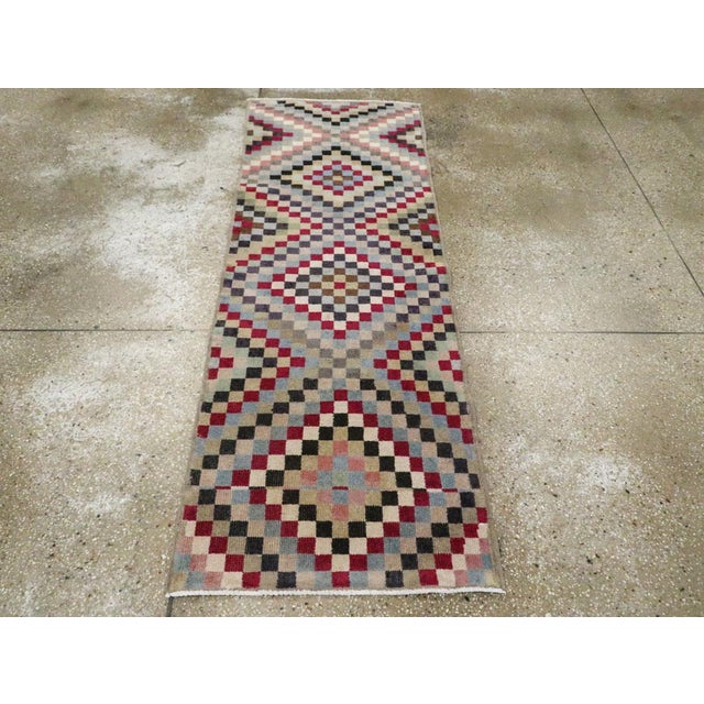 Galerie Shabab Collection Mid-20th Century Turkish Anatolian Small Runner For Sale - Image 4 of 10