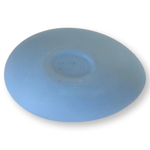 English 1970s Wedgwood Jasperware Egg W/ Bird For Sale - Image 3 of 6