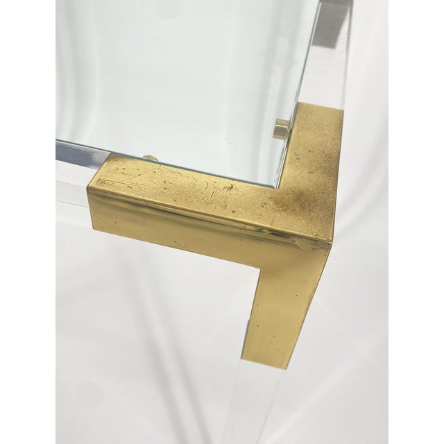 A set of nesting tables * Set of three * Regency style * 1980s * Frame made of transparent plastic/Plexiglas * Brass...