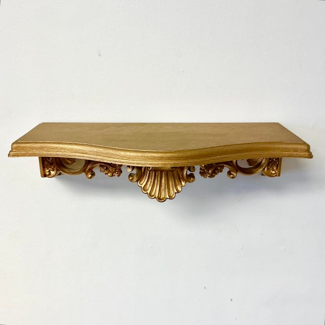 Mid-Century Modern Mid-Century Neoclassical Hollywood Regency Syroco Style Wall Bracket Shelf, Shell Accent For Sale - Image 3 of 9