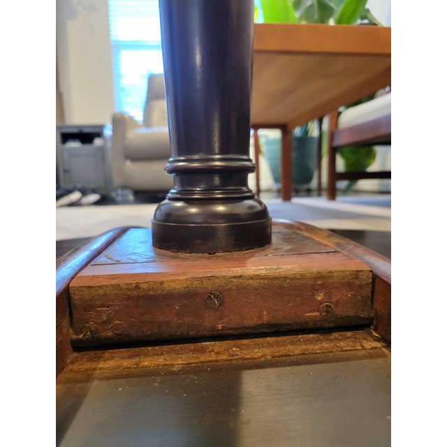 1770s English Georgian Tilt Top Round Pedestal Table For Sale - Image 15 of 16