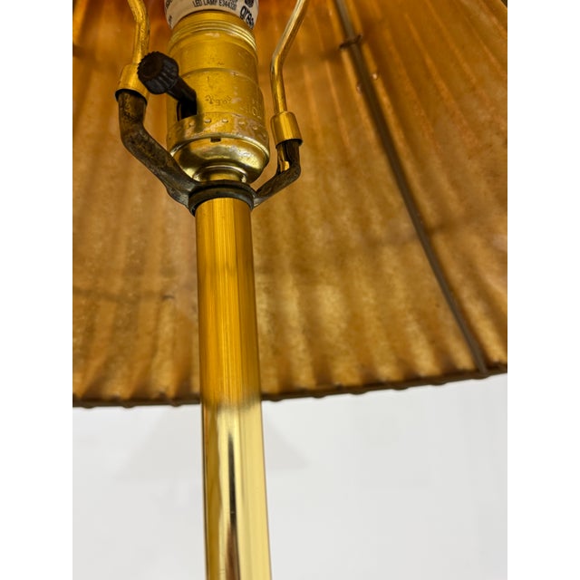 White Vintage Ceramic Cockatoo Table Lamp For Sale - Image 8 of 12