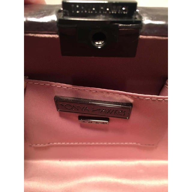 Tonya Hawkes Silver Metallic Embossed and Laser Cut Leather Convertible Clutch For Sale In Philadelphia - Image 6 of 7