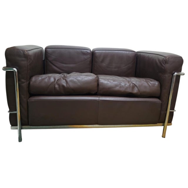 A timeless icon of modern design, the lc2 two-seater sofa was designed in 1928 by le corbusier with pierre jeanneret and...