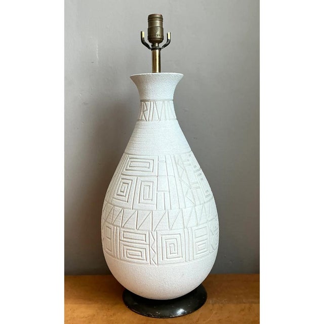 1960s Vintage Mid-Century Modern White Ceramic Table Lamp For Sale - Image 5 of 12