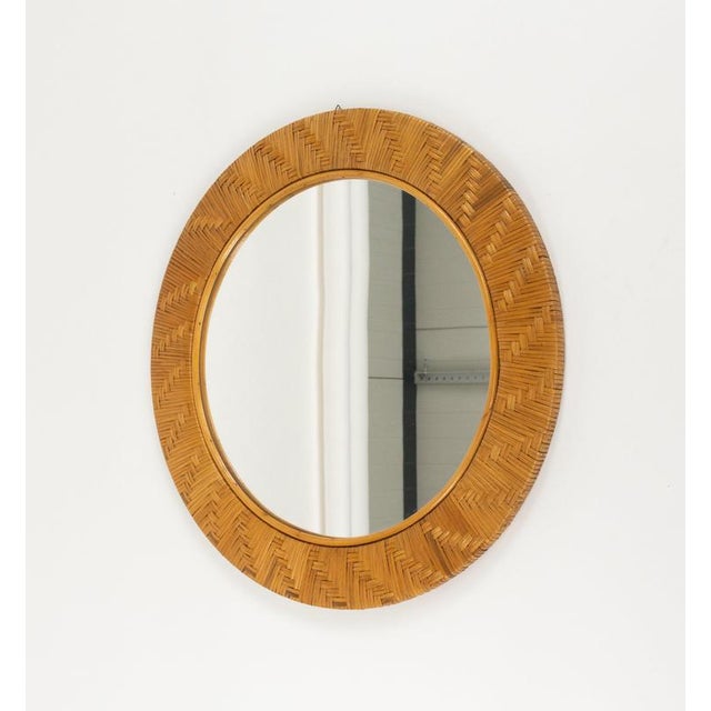 Brown Mid-Century Round Rattan and Wicker Wall Mirror in the style of Vivai del Sud, Italy, 1970s For Sale - Image 8 of 11
