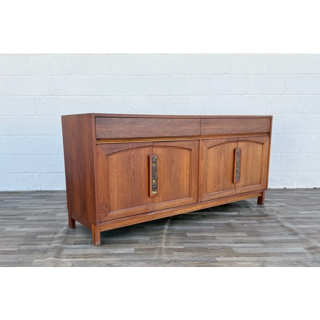 Brown John Keal for Brown Saltman Mid-Century Walnut Credenza / Sideboard, Circa 1970s For Sale - Image 8 of 18