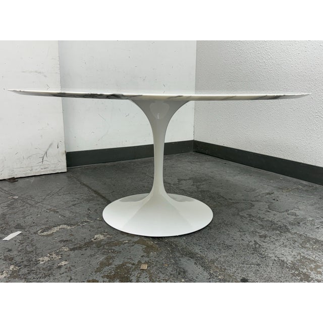 Mid-Century Modern Eero Saarinen Tulip Dining Table With Arabescato Marble Top For Sale - Image 3 of 12