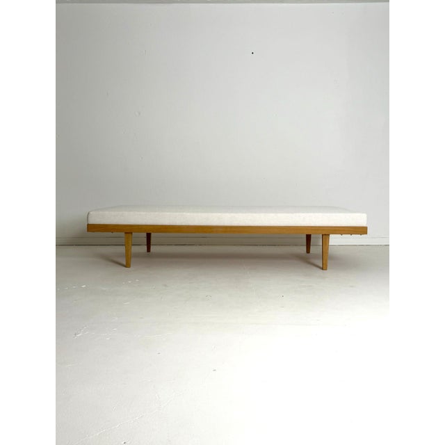 Danish Oak Daybed by Horsnæs Møbelfabrik, 1960s–70s Elegant Danish daybed from the 1960s–70s, manufactured by Horsnæs...