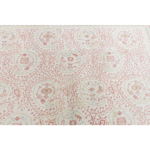 This exquisite modern Oushak design rug is a refined interpretation of a timeless Turkish aesthetic, blending traditional...