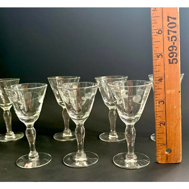1950s Vintage Etched Port Glasses – Set of 7 | Small Stemware for Liqueur, Vodka, Sherry & Cordial For Sale - Image 5 of 8