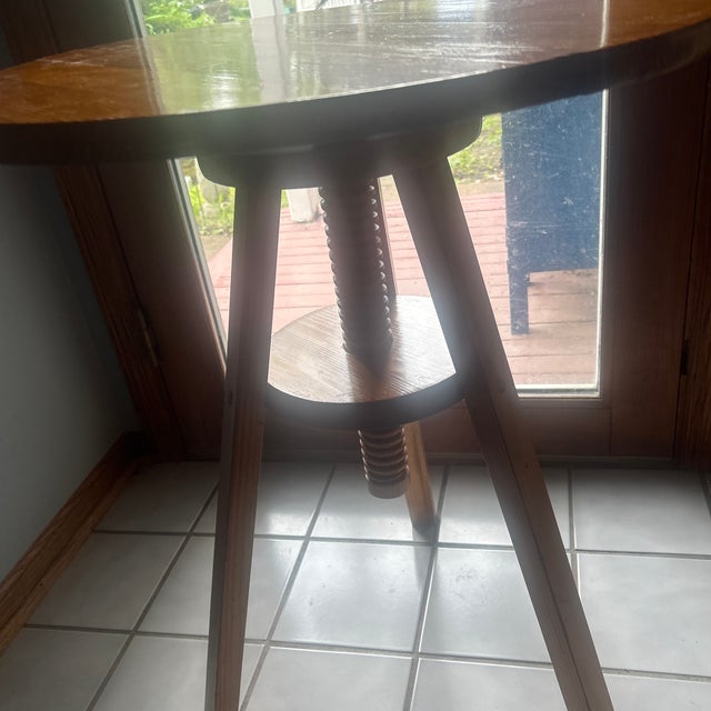 Mid-Century Modern MCM Solid Yellow Pine ‘Screw’ Top Tri-Leg Table For Sale - Image 3 of 3