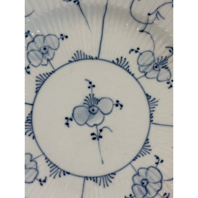 Mid 19th Century Mid-19th Century Rauenstein "Straw Flower" Blue & White Fluted Porcelain Plate For Sale - Image 5 of 11