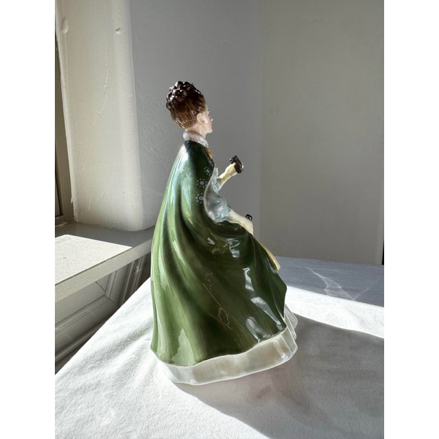 Late 20th Century Royal Doulton Figurine ~ “Première” ~ Hn 2343 For Sale In Dallas - Image 6 of 11