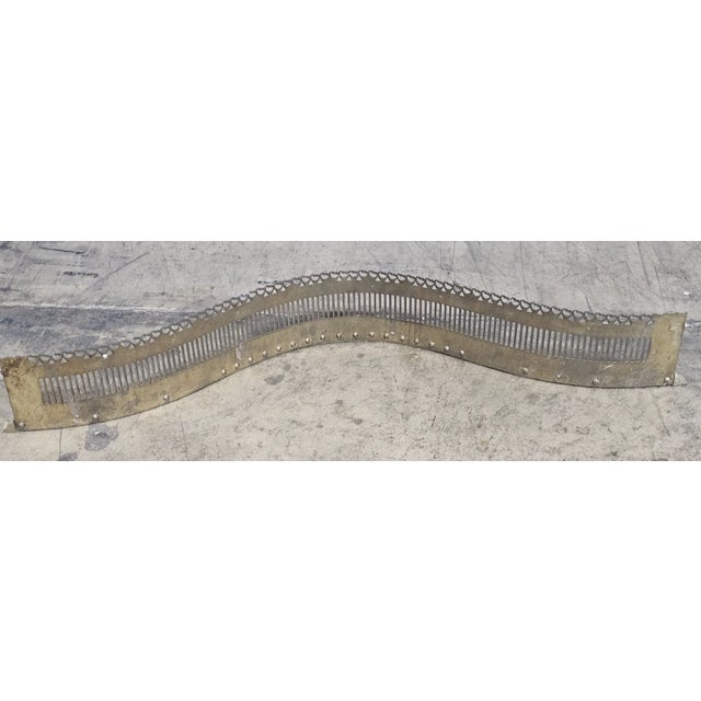 Late 20th Century Virginia Metalcrafters Colonial Williamsburg Brass Serpentine Fender Cw 102 For Sale - Image 9 of 13