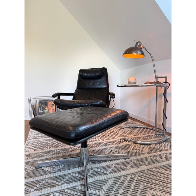 Set of Mid-Century Lounge Chair and Ottoman in Black Leather and Chrome, 1960s, Set of 2 For Sale - Image 14 of 17