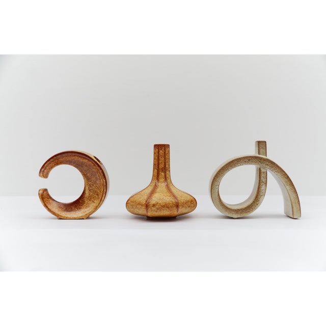 Different sizes. Height 18,5cm - 21,5cm. Width 19cm - 24cm. Depth 5cm - 8cm. Two different tones, two are slightly browner...