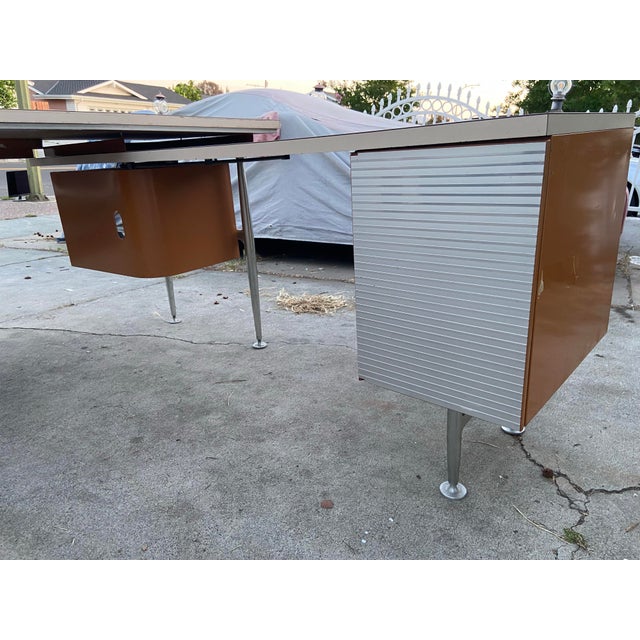 Vintage Mid Century Modern Aluminum Gordon Bunshaft Style Retro Modernist Desk. Unmarked For Sale In Sacramento - Image 6 of 12