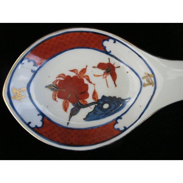 Japanese Imari Porcelain Butterfly & Flower Soup Serving Spoon Ladle Pair For Sale - Image 4 of 8