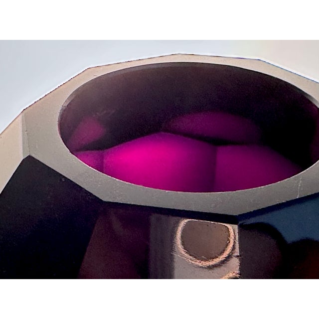 1920s Art Nouveau Faceted Hand-Cut Crystal Glass Vase attributed to Josef Hoffman for Ludwig Moser & Söhne, Karlsbad, 1920s For Sale - Image 5 of 12