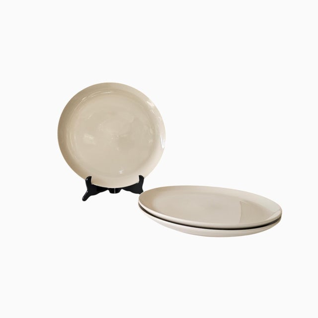 Oneida Russel Wright Oneida Linen White 9-3/8" Salad Plates - Set of Three - Euc - New - Unused For Sale - Image 4 of 5