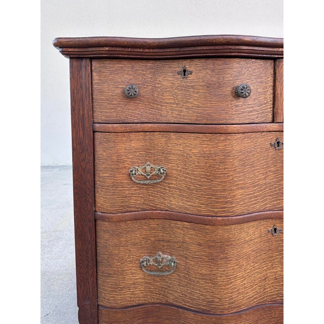 Antique Oak Serpentine Dresser, Early 20th Century French-Inspired Chest of Drawers For Sale In Los Angeles - Image 6 of 10