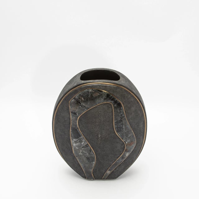 Modern Vase in Shagreen With Quartz and Brass Details by R&y Augousti For Sale In Los Angeles - Image 6 of 10