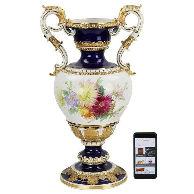 The large salon vase was created according to the model of Ernst August Leuteritz between 1860 and 1863 and is an...